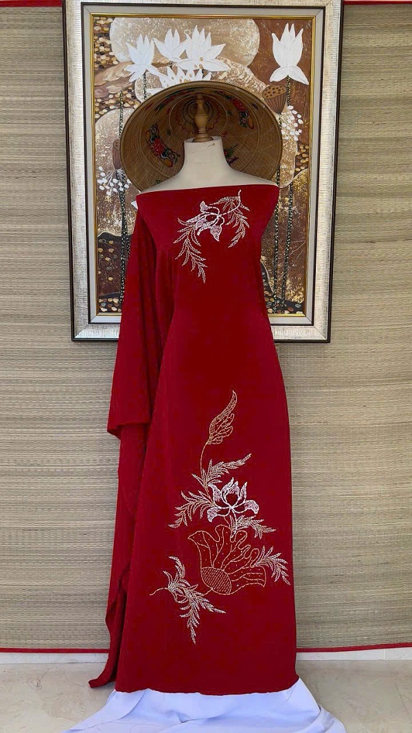Vải áo dài Vẽ Tay Kết Cườm Hoa Sen ADV11 1 vai-ao-dai-ve-tay-ket-cuom-hoa-sen-adv11